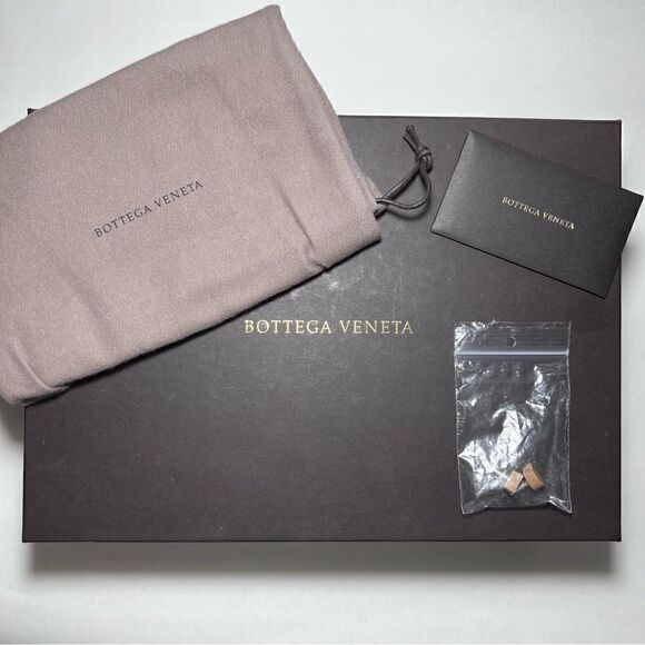 Bottega Veneta Stretch Chain Ankle Strap Heels in Sand - Picture 9 of 10